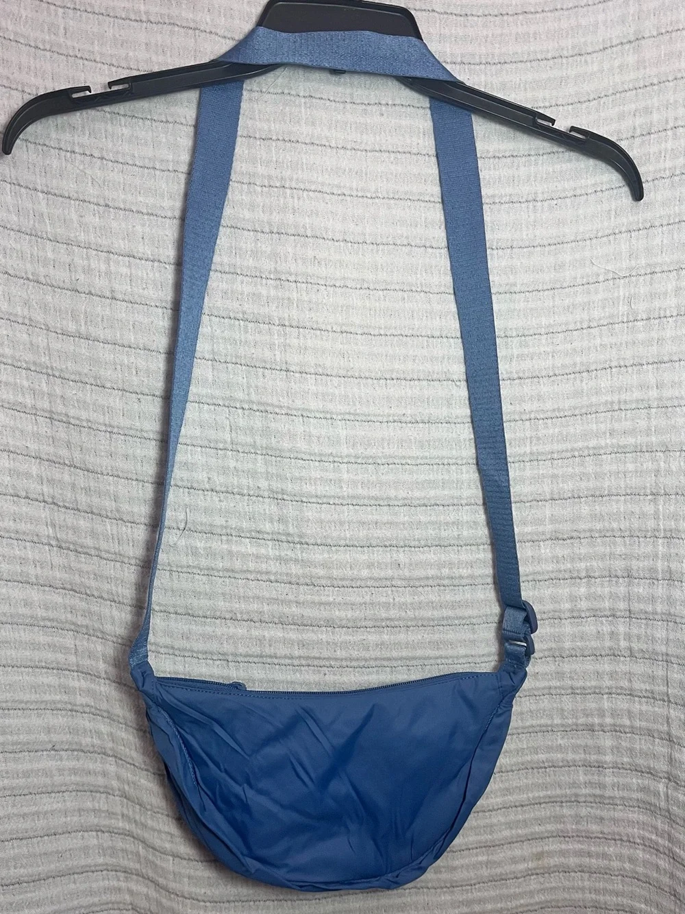 Compact Blue Crossbody Bag with Adjustable Strap